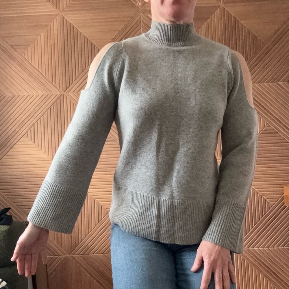 Chelsea & Theodore Gray Women's Cashmere Sweater - cold shoulder
